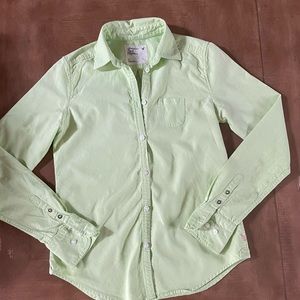 American Eagle Shirt. Size 2 or girls 12-14. Excellent condition.  Light green
